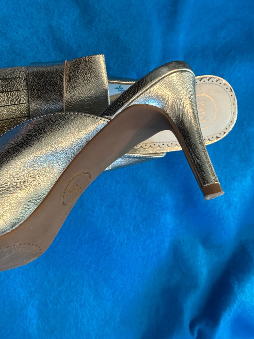 1901 Nordstrom Gold Metallic Fringe Wingtip Mule Heel Pointed Toe Pump 9.5M - Picture 3 of 6